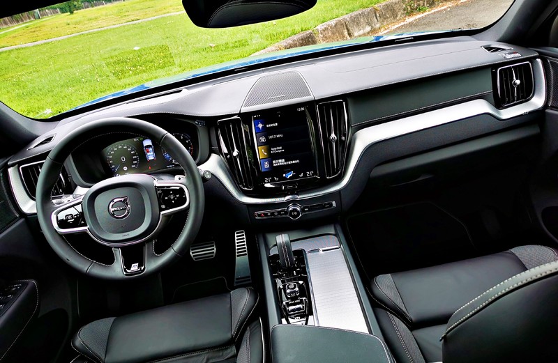SUV開啟了用車新潮流,Volvo演繹了SUV的家用新魅力。Volvo XC60 B5 R-Design SUV開啟了用車新潮流,Volvo演繹了SUV的家用新魅力。Volvo XC60 B5 R-Design