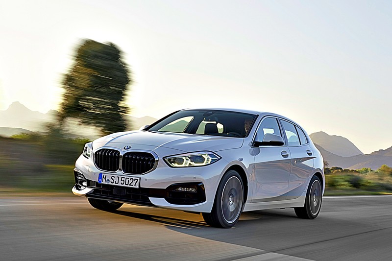「選車東西軍」之《BMW 118i》或《Mercedes-Benz A 180》? 150萬元入門版,你選哪一款? 「選車東西軍」之《BMW 118i》或《Mercedes-Benz A 180》? 150萬元入門版,你選哪一款?