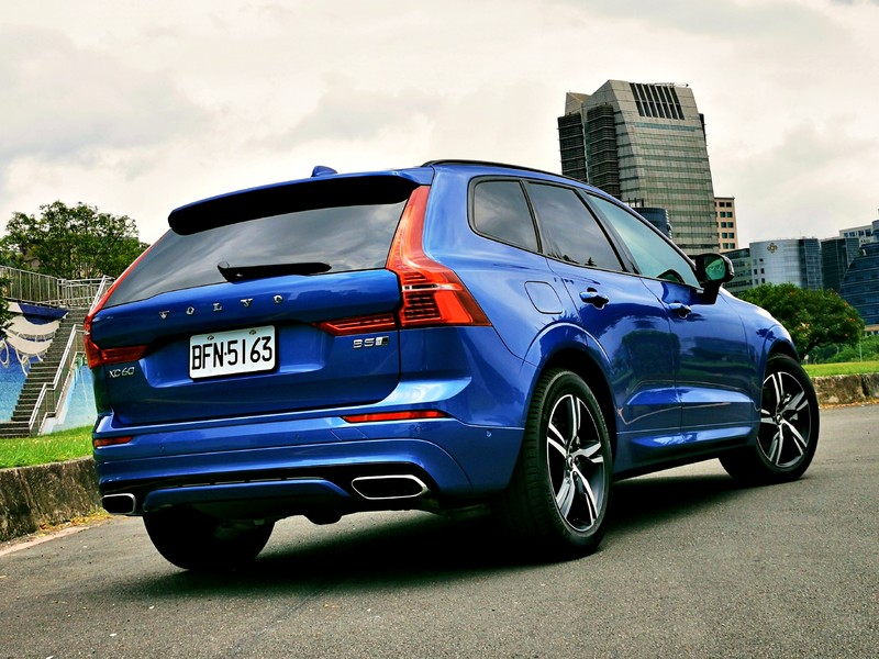 SUV開啟了用車新潮流,Volvo演繹了SUV的家用新魅力。Volvo XC60 B5 R-Design SUV開啟了用車新潮流,Volvo演繹了SUV的家用新魅力。Volvo XC60 B5 R-Design