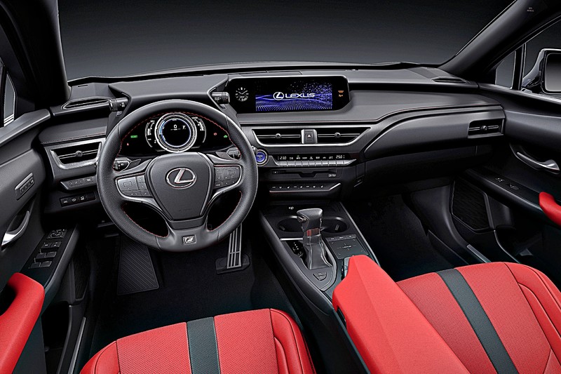 「選車東西軍」之《Audi Q2》或《Lexus UX》? 價差僅2.9萬元!該選哪款動感跨界小休旅? 「選車東西軍」之《Audi Q2》或《Lexus UX》? 價差僅2.9萬元!該選哪款動感跨界小休旅?