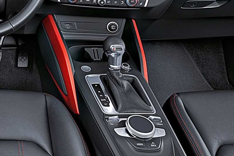 「選車東西軍」之《Audi Q2》或《Lexus UX》? 價差僅2.9萬元!該選哪款動感跨界小休旅? 「選車東西軍」之《Audi Q2》或《Lexus UX》? 價差僅2.9萬元!該選哪款動感跨界小休旅?