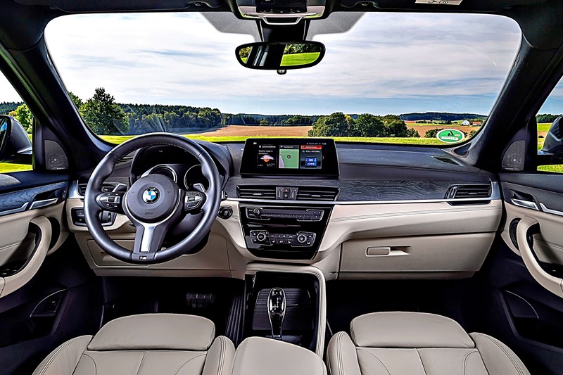「選車東西軍」之《BMW X1》或《Lexus NX》? 車格/級距雖略有差異,但同屬200萬元價格區間,你偏好哪一款? 「選車東西軍」之《BMW X1》或《Lexus NX》? 車格/級距雖略有差異,但同屬200萬元價格區間,你偏好哪一款?