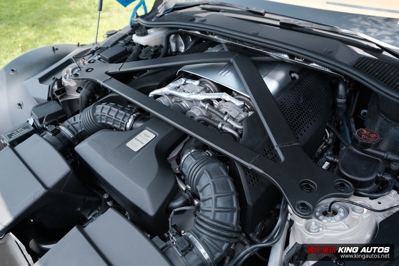 《Aston Martin Vantage》全員到齊 《Vantage Roadster》售價980萬元起開始接單 《Aston Martin Vantage》全員到齊 《Vantage Roadster》售價980萬元起開始接單