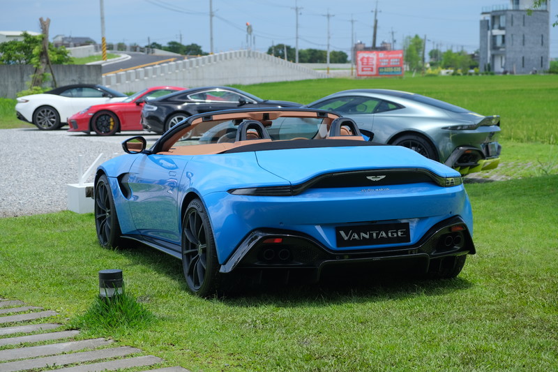 《Aston Martin Vantage》全員到齊 《Vantage Roadster》售價980萬元起開始接單 《Aston Martin Vantage》全員到齊 《Vantage Roadster》售價980萬元起開始接單