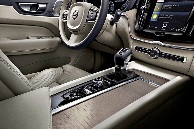 「選車東西軍」之《Volvo XC60》或《Audi Q5》? 價差僅僅2千元,你選哪一款? 「選車東西軍」之《Volvo XC60》或《Audi Q5》? 價差僅僅2千元,你選哪一款?