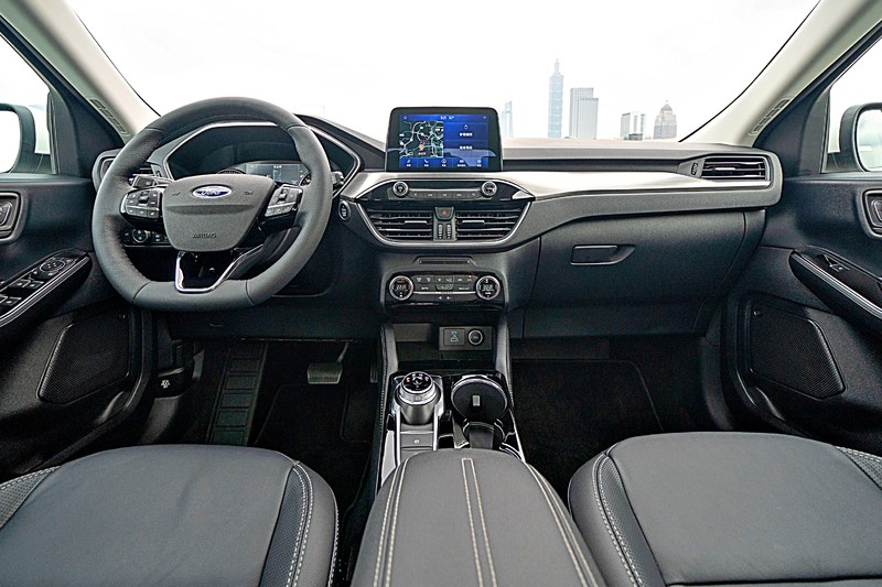 Ford Kuga EcoBoost 180 旗艦型紙上規配大比拚! 能否成功挑戰同級距進口/國產銷售盟主的RAV4與CR-V? Ford Kuga EcoBoost 180 旗艦型紙上規配大比拚! 能否成功挑戰同級距進口/國產銷售盟主的RAV4與CR-V?