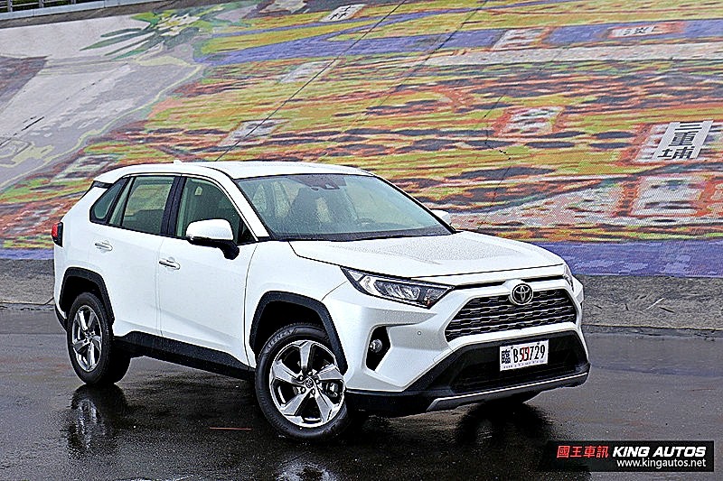 Ford Kuga EcoBoost 180 旗艦型紙上規配大比拚! 能否成功挑戰同級距進口/國產銷售盟主的RAV4與CR-V? Ford Kuga EcoBoost 180 旗艦型紙上規配大比拚! 能否成功挑戰同級距進口/國產銷售盟主的RAV4與CR-V?