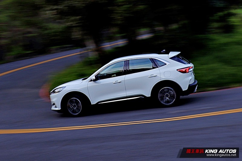 《Ford Kuga EcoBoost 180 旗艦型》試駕︱ 駕馭性能出色、同級最強安全配備的主力戰將! 《Ford Kuga EcoBoost 180 旗艦型》試駕︱ 駕馭性能出色、同級最強安全配備的主力戰將!