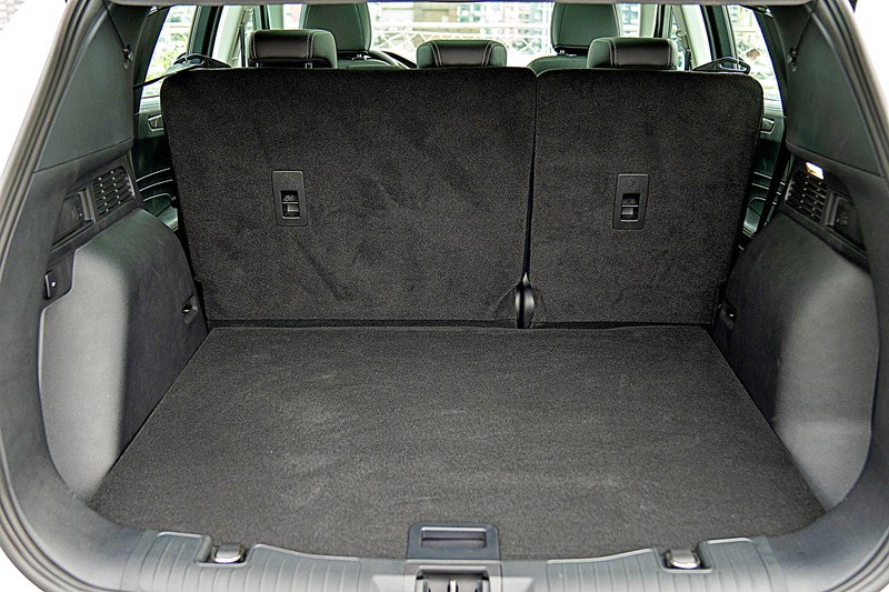 《Ford Kuga EcoBoost 180 旗艦型》試駕︱ 駕馭性能出色、同級最強安全配備的主力戰將! 《Ford Kuga EcoBoost 180 旗艦型》試駕︱ 駕馭性能出色、同級最強安全配備的主力戰將!