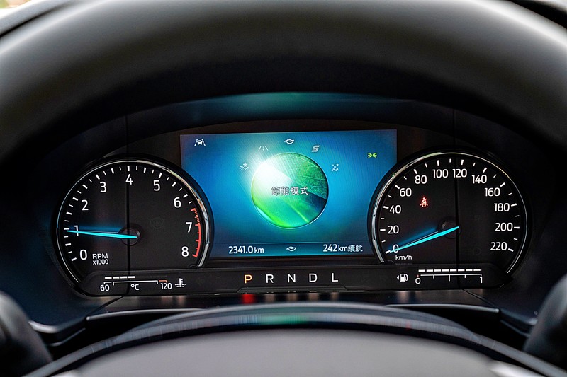 《Ford Kuga EcoBoost 180 旗艦型》試駕︱ 駕馭性能出色、同級最強安全配備的主力戰將! 《Ford Kuga EcoBoost 180 旗艦型》試駕︱ 駕馭性能出色、同級最強安全配備的主力戰將!