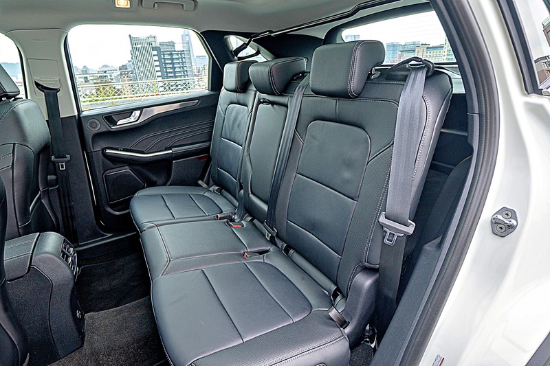 《Ford Kuga EcoBoost 180 旗艦型》試駕︱ 駕馭性能出色、同級最強安全配備的主力戰將! 《Ford Kuga EcoBoost 180 旗艦型》試駕︱ 駕馭性能出色、同級最強安全配備的主力戰將!