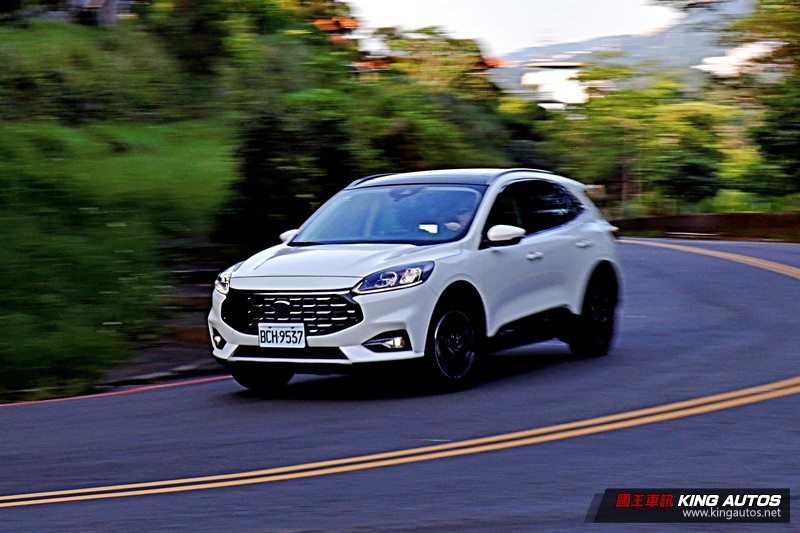 《Ford Kuga EcoBoost 180 旗艦型》試駕︱ 駕馭性能出色、同級最強安全配備的主力戰將! 《Ford Kuga EcoBoost 180 旗艦型》試駕︱ 駕馭性能出色、同級最強安全配備的主力戰將!