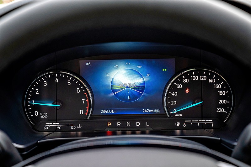 《Ford Kuga EcoBoost 180 旗艦型》試駕︱ 駕馭性能出色、同級最強安全配備的主力戰將! 《Ford Kuga EcoBoost 180 旗艦型》試駕︱ 駕馭性能出色、同級最強安全配備的主力戰將!
