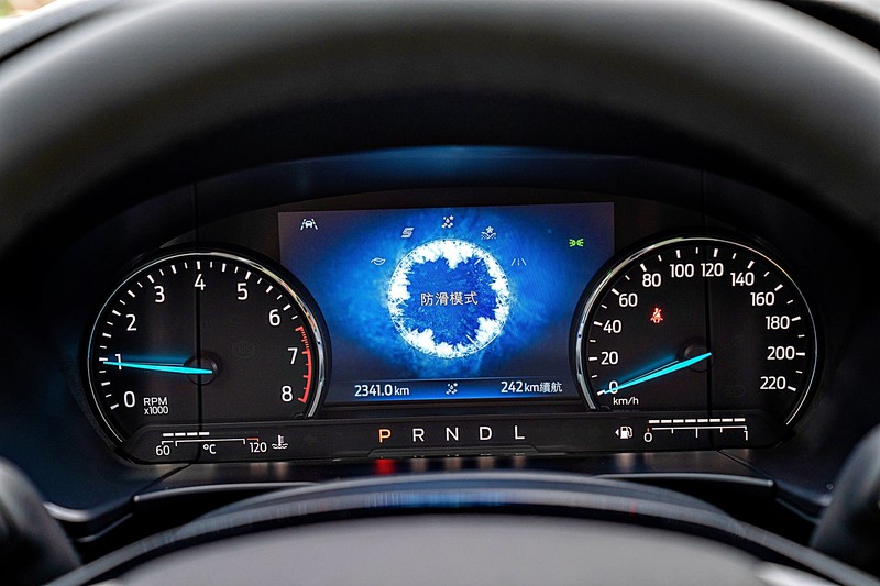 《Ford Kuga EcoBoost 180 旗艦型》試駕︱ 駕馭性能出色、同級最強安全配備的主力戰將! 《Ford Kuga EcoBoost 180 旗艦型》試駕︱ 駕馭性能出色、同級最強安全配備的主力戰將!