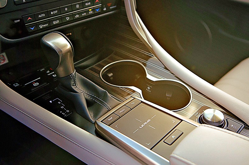 「選車東西軍」之《Lexus RX》或《Volvo XC90》? 價差1萬元,你選哪一款? 「選車東西軍」之《Lexus RX》或《Volvo XC90》? 價差1萬元,你選哪一款?