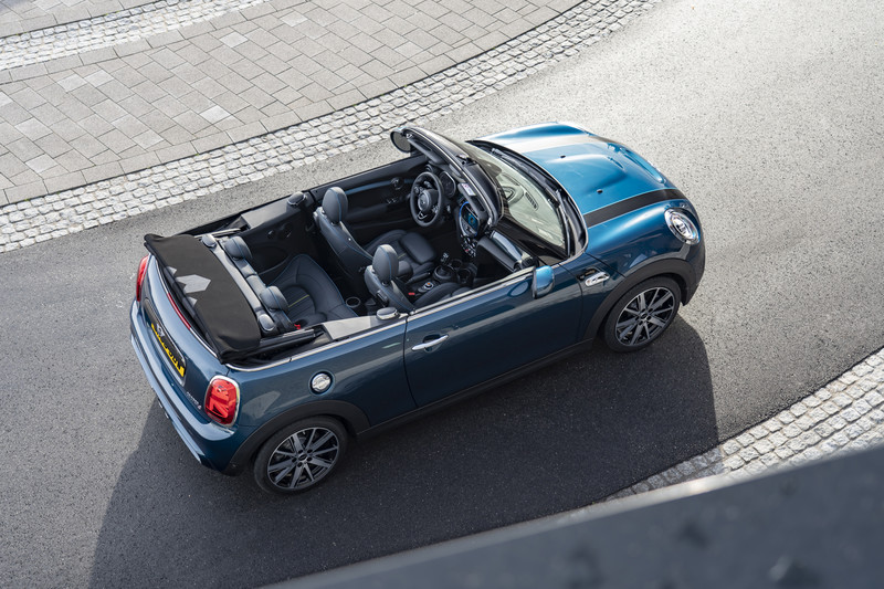 《Mini》夏日巡迴展開跑 限量版《Mini Cabrio Sidewalk Edition》198萬元同步登場 《Mini》夏日巡迴展開跑 限量版《Mini Cabrio Sidewalk Edition》198萬元同步登場