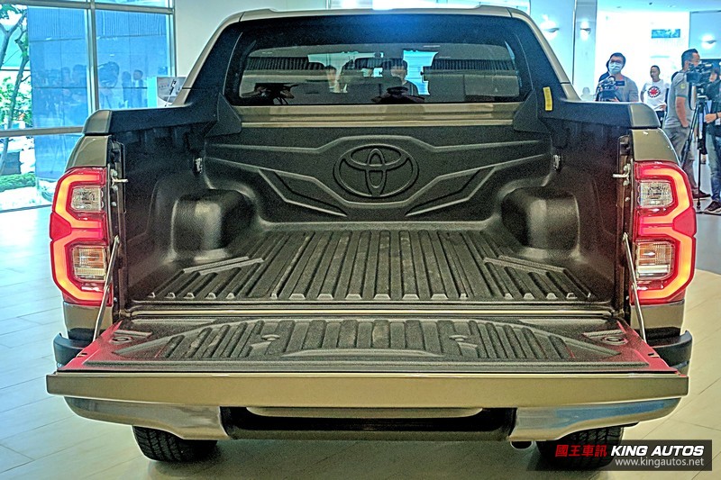 146萬元預接單價開始預訂!《Toyota Hilux》小改款全面升級亮相! 146萬元預接單價開始預訂!《Toyota Hilux》小改款全面升級亮相!