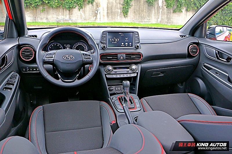 「選車東西軍」之《Hyundai Kona》或《Skoda Kamiq》? 價差1萬元的新世代進口跨界小休旅,你偏好哪一款? 「選車東西軍」之《Hyundai Kona》或《Skoda Kamiq》? 價差1萬元的新世代進口跨界小休旅,你偏好哪一款?
