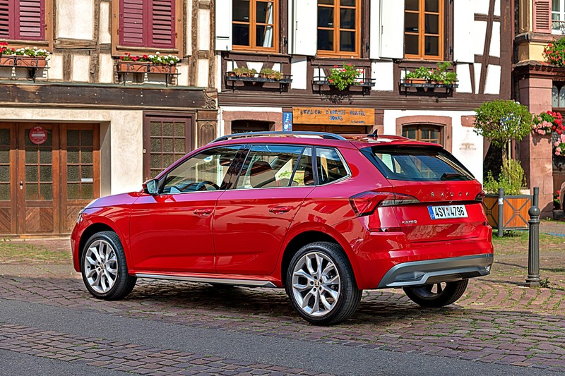 「選車東西軍」之《Hyundai Kona》或《Skoda Kamiq》? 價差1萬元的新世代進口跨界小休旅,你偏好哪一款? 「選車東西軍」之《Hyundai Kona》或《Skoda Kamiq》? 價差1萬元的新世代進口跨界小休旅,你偏好哪一款?