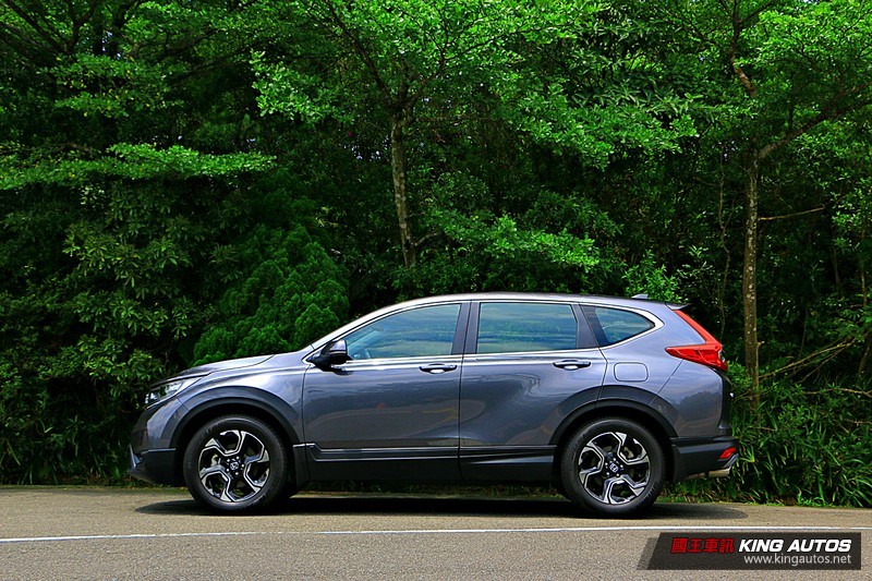 百萬中型休旅主流戰場! 《Ford Kuga EcoBoost 180 旗艦型》 vs. 《Toyota RAV4 2.0旗艦型》 百萬中型休旅主流戰場! 《Ford Kuga EcoBoost 180 旗艦型》 vs. 《Toyota RAV4 2.0旗艦型》