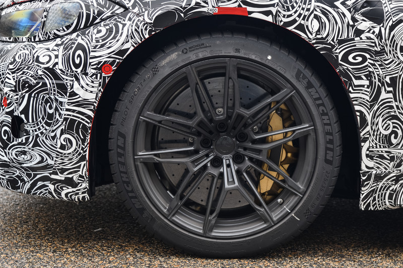 不遮了?新世代《BMW M4》真面目曝光 可選480匹搭手排或510匹加四驅 不遮了?新世代《BMW M4》真面目曝光 可選480匹搭手排或510匹加四驅