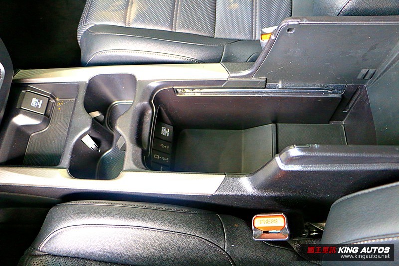 百萬中型休旅主流戰場! PART.4 總結篇 《Ford Kuga EcoBoost 180 旗艦型》 vs. 《Toyota R 百萬中型休旅主流戰場! PART.4 總結篇 《Ford Kuga EcoBoost 180 旗艦型》 vs. 《Toyota R