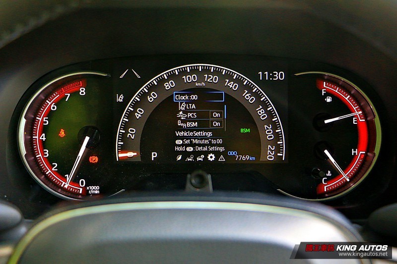 百萬中型休旅主流戰場! PART.2 配備與空間篇 《Ford Kuga EcoBoost 180 旗艦型》 vs. 《Toyot 百萬中型休旅主流戰場! PART.2 配備與空間篇 《Ford Kuga EcoBoost 180 旗艦型》 vs. 《Toyot