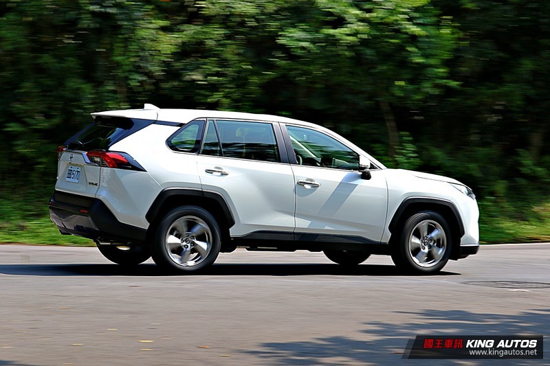 百萬中型休旅主流戰場! PART.3 動力駕馭篇 《Ford Kuga EcoBoost 180 旗艦型》 vs. 《Toyota 百萬中型休旅主流戰場! PART.3 動力駕馭篇 《Ford Kuga EcoBoost 180 旗艦型》 vs. 《Toyota