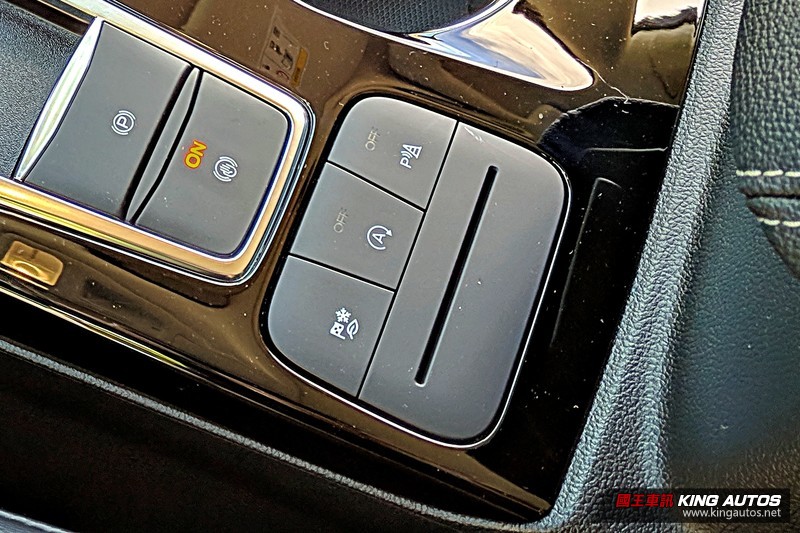 百萬中型休旅主流戰場! PART.3 動力駕馭篇 《Ford Kuga EcoBoost 180 旗艦型》 vs. 《Toyota 百萬中型休旅主流戰場! PART.3 動力駕馭篇 《Ford Kuga EcoBoost 180 旗艦型》 vs. 《Toyota