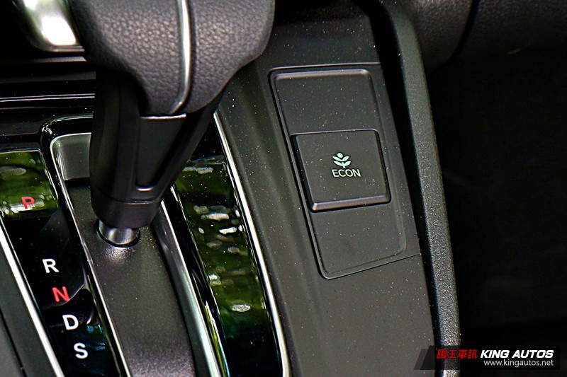 百萬中型休旅主流戰場! PART.3 動力駕馭篇 《Ford Kuga EcoBoost 180 旗艦型》 vs. 《Toyota 百萬中型休旅主流戰場! PART.3 動力駕馭篇 《Ford Kuga EcoBoost 180 旗艦型》 vs. 《Toyota