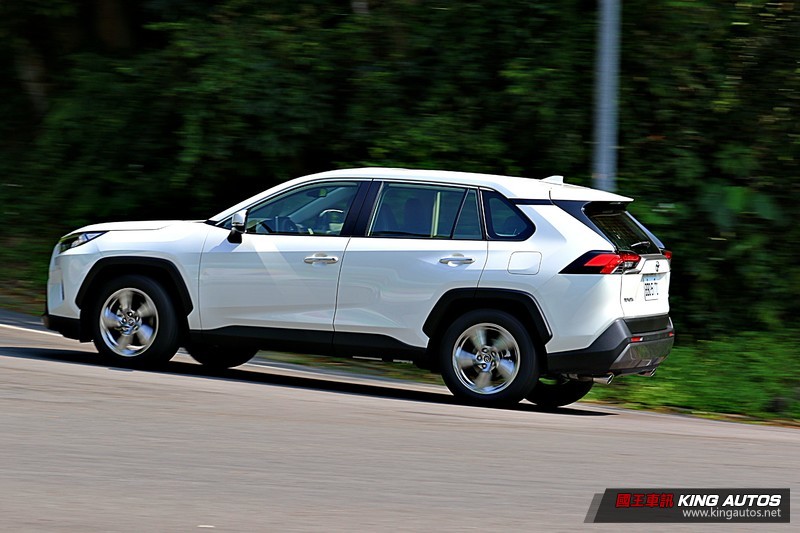 百萬中型休旅主流戰場! PART.3 動力駕馭篇 《Ford Kuga EcoBoost 180 旗艦型》 vs. 《Toyota 百萬中型休旅主流戰場! PART.3 動力駕馭篇 《Ford Kuga EcoBoost 180 旗艦型》 vs. 《Toyota