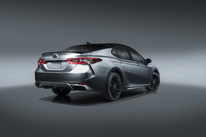 2021年式《Toyota Camry》不只變臉 首搭懸浮式螢幕與TSS 2.5+安全科技