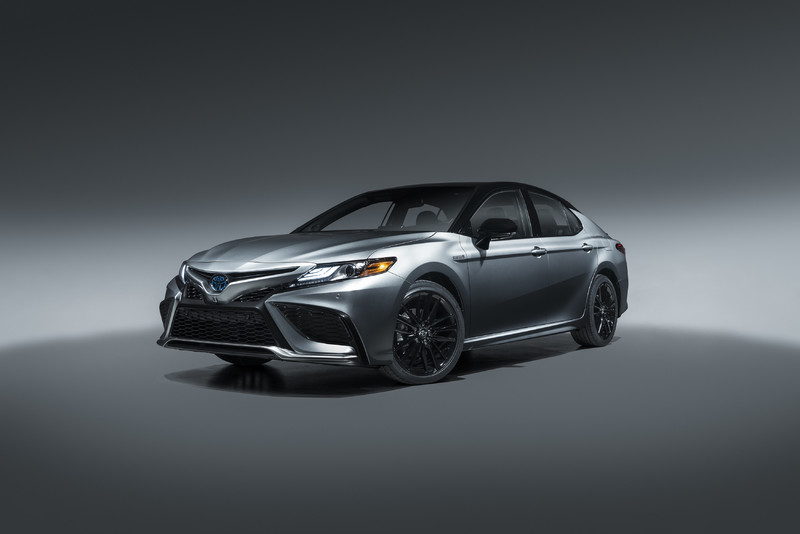 2021年式《Toyota Camry》不只變臉 首搭懸浮式螢幕與TSS 2.5+安全科技