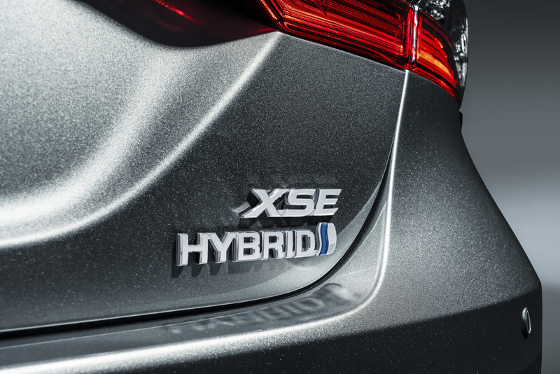 2021年式《Toyota Camry》不只變臉 首搭懸浮式螢幕與TSS 2.5+安全科技