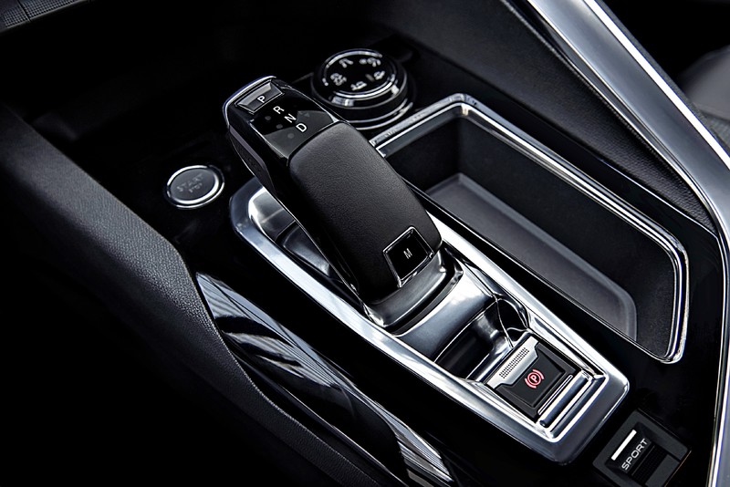 「選車東西軍」之《Lexus UX》或《Peugeot 3008》? 品牌定位、車格大小雖不同,但價差僅1.1萬元,你偏好哪一款? 「選車東西軍」之《Lexus UX》或《Peugeot 3008》? 品牌定位、車格大小雖不同,但價差僅1.1萬元,你偏好哪一款?