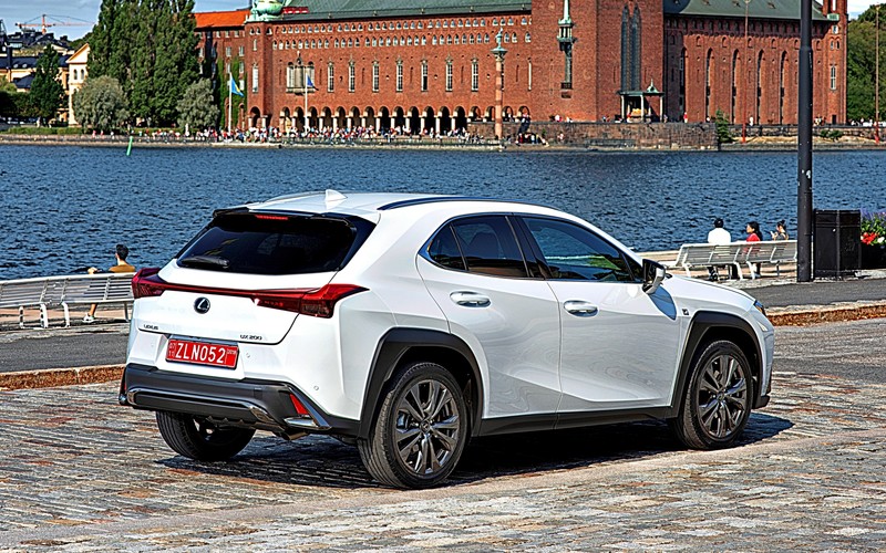 「選車東西軍」之《Lexus UX》或《Peugeot 3008》? 品牌定位、車格大小雖不同,但價差僅1.1萬元,你偏好哪一款? 「選車東西軍」之《Lexus UX》或《Peugeot 3008》? 品牌定位、車格大小雖不同,但價差僅1.1萬元,你偏好哪一款?