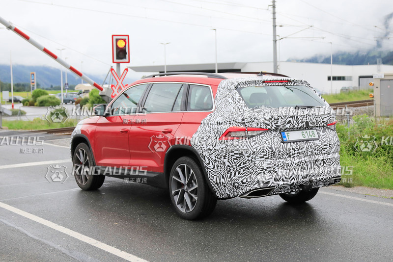 小改款《Škoda Kodiaq RS》偽裝落網 紐柏林最速七人座SUV預告變臉 小改款《Škoda Kodiaq RS》偽裝落網 紐柏林最速七人座SUV預告變臉