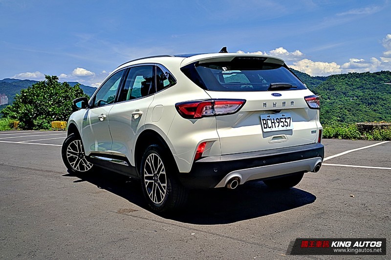 《Ford Kuga EcoBoost 180》《時尚型》或《旗艦型》? 價差10萬元,到底有哪些差異? 又該選哪一款? 《Ford Kuga EcoBoost 180》《時尚型》或《旗艦型》? 價差10萬元,到底有哪些差異? 又該選哪一款?