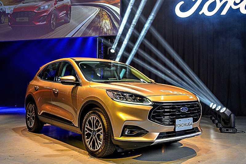 Ford Kuga Ecoboost 180 時尚型 或 旗艦型 價差10萬元 到底有哪些差異 又該選哪一款 國王車訊kingautos