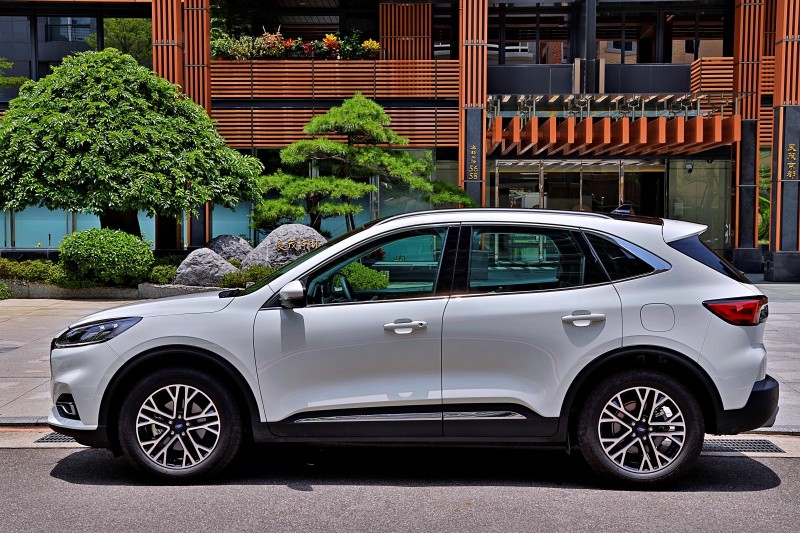 今年就要這部顏值與內涵都是頂尖的全新世代中型都會SUV—The All New Ford Kuga 今年就要這部顏值與內涵都是頂尖的全新世代中型都會SUV—The All New Ford Kuga