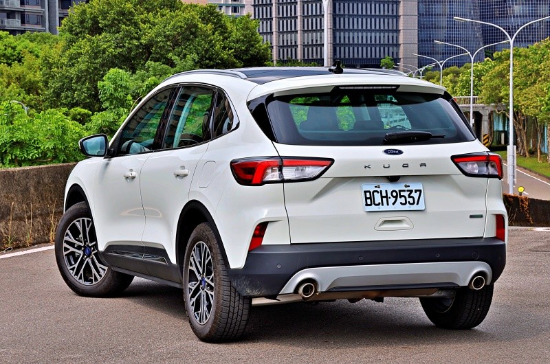 今年就要這部顏值與內涵都是頂尖的全新世代中型都會SUV—The All New Ford Kuga 今年就要這部顏值與內涵都是頂尖的全新世代中型都會SUV—The All New Ford Kuga