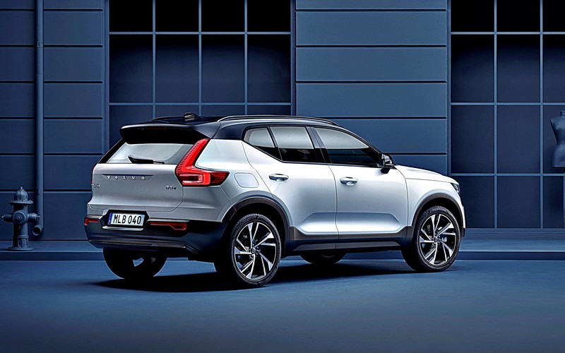 「選車東西軍」之《Mercedes-Benz GLA》或《Volvo XC40》? 歐系高級跨界小休旅、價差2萬元,你偏好哪一款? 「選車東西軍」之《Mercedes-Benz GLA》或《Volvo XC40》? 歐系高級跨界小休旅、價差2萬元,你偏好哪一款?