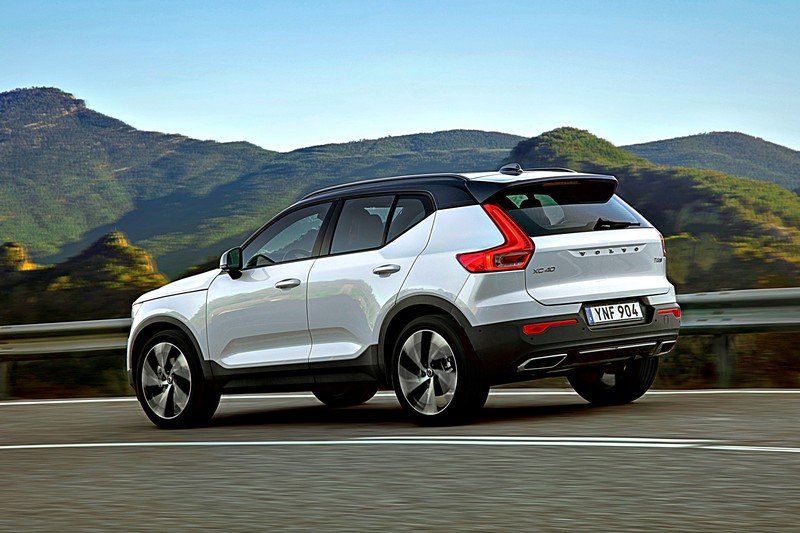 「選車東西軍」之《Mercedes-Benz GLA》或《Volvo XC40》? 歐系高級跨界小休旅、價差2萬元,你偏好哪一款? 「選車東西軍」之《Mercedes-Benz GLA》或《Volvo XC40》? 歐系高級跨界小休旅、價差2萬元,你偏好哪一款?
