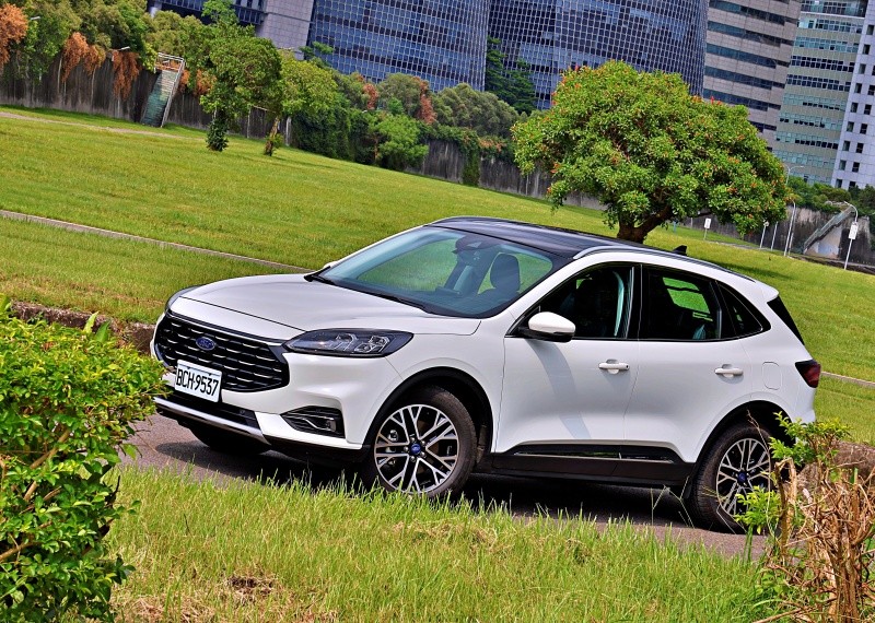 今年就要這部顏值與內涵都是頂尖的全新世代中型都會SUV—The All New Ford Kuga 今年就要這部顏值與內涵都是頂尖的全新世代中型都會SUV—The All New Ford Kuga