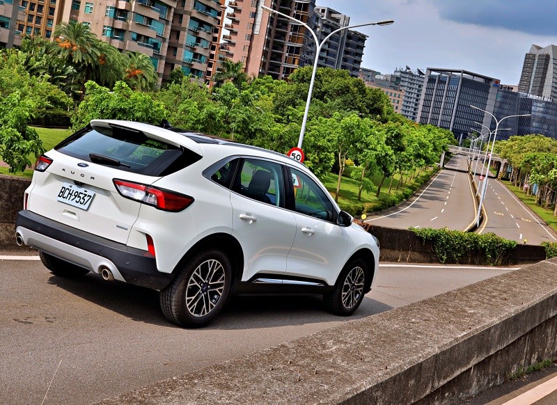 今年就要這部顏值與內涵都是頂尖的全新世代中型都會SUV—The All New Ford Kuga 今年就要這部顏值與內涵都是頂尖的全新世代中型都會SUV—The All New Ford Kuga