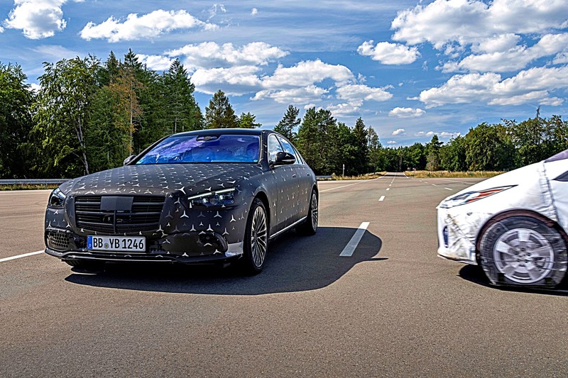 《Mercedes-Benz New S-Class》 全新第7代S-Class能自動提升車高來應對側撞!更有縮小迴轉半徑的後軸轉 《Mercedes-Benz New S-Class》 全新第7代S-Class能自動提升車高來應對側撞!更有縮小迴轉半徑的後軸轉