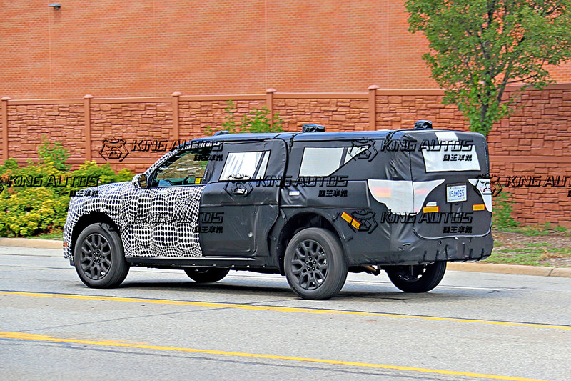 是《Ford Bronco》的3排7人座SUV衍生版? 還是可能名為《Maverick》的Pick-up皮卡版? 是《Ford Bronco》的3排7人座SUV衍生版? 還是可能名為《Maverick》的Pick-up皮卡版?