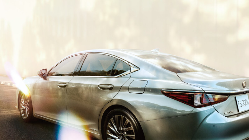 不只更省油《Lexus ES》日本產品改良強化數位車外後視鏡體驗