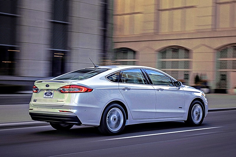 中大型四門房車終將下台一鞠躬? 美國福特停止生產《Ford Fusion》! 中大型四門房車終將下台一鞠躬? 美國福特停止生產《Ford Fusion》!