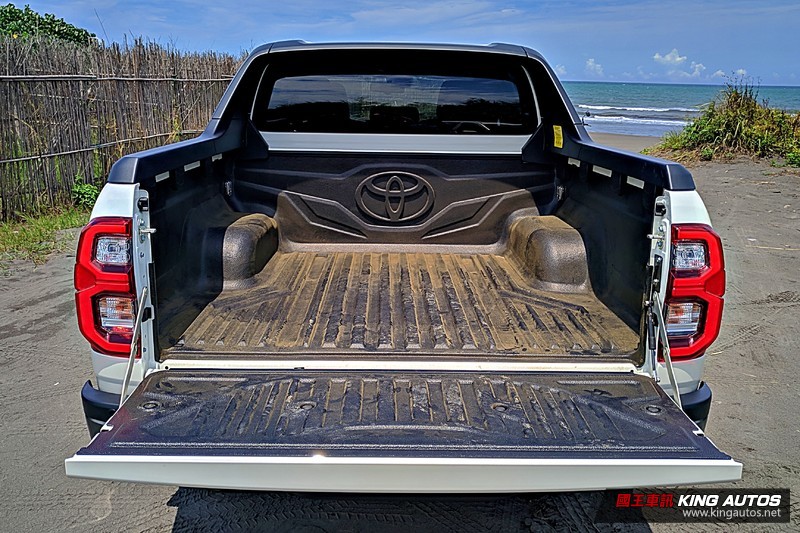 《Toyota Hilux》 小改款試駕︱ 這樣改、才對味! 《Toyota Hilux》 小改款試駕︱ 這樣改、才對味!
